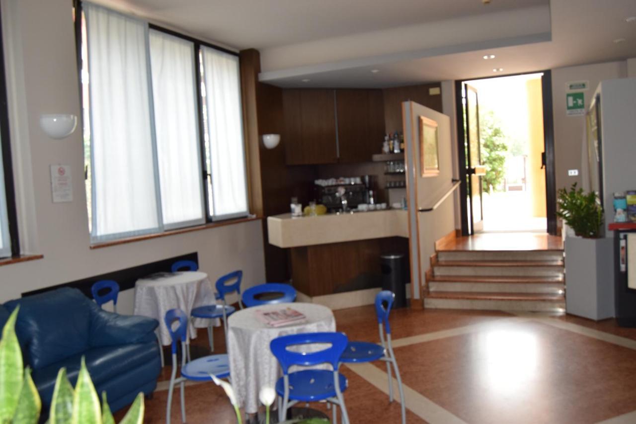 Hotel Roma Буссоленго Экстерьер фото