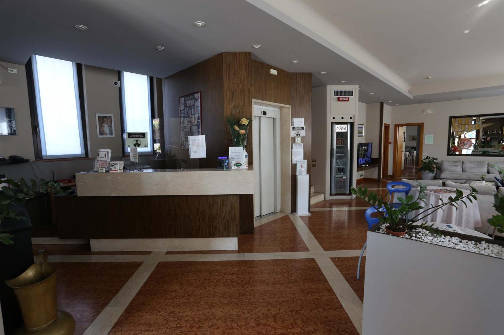 Hotel Roma Буссоленго Экстерьер фото