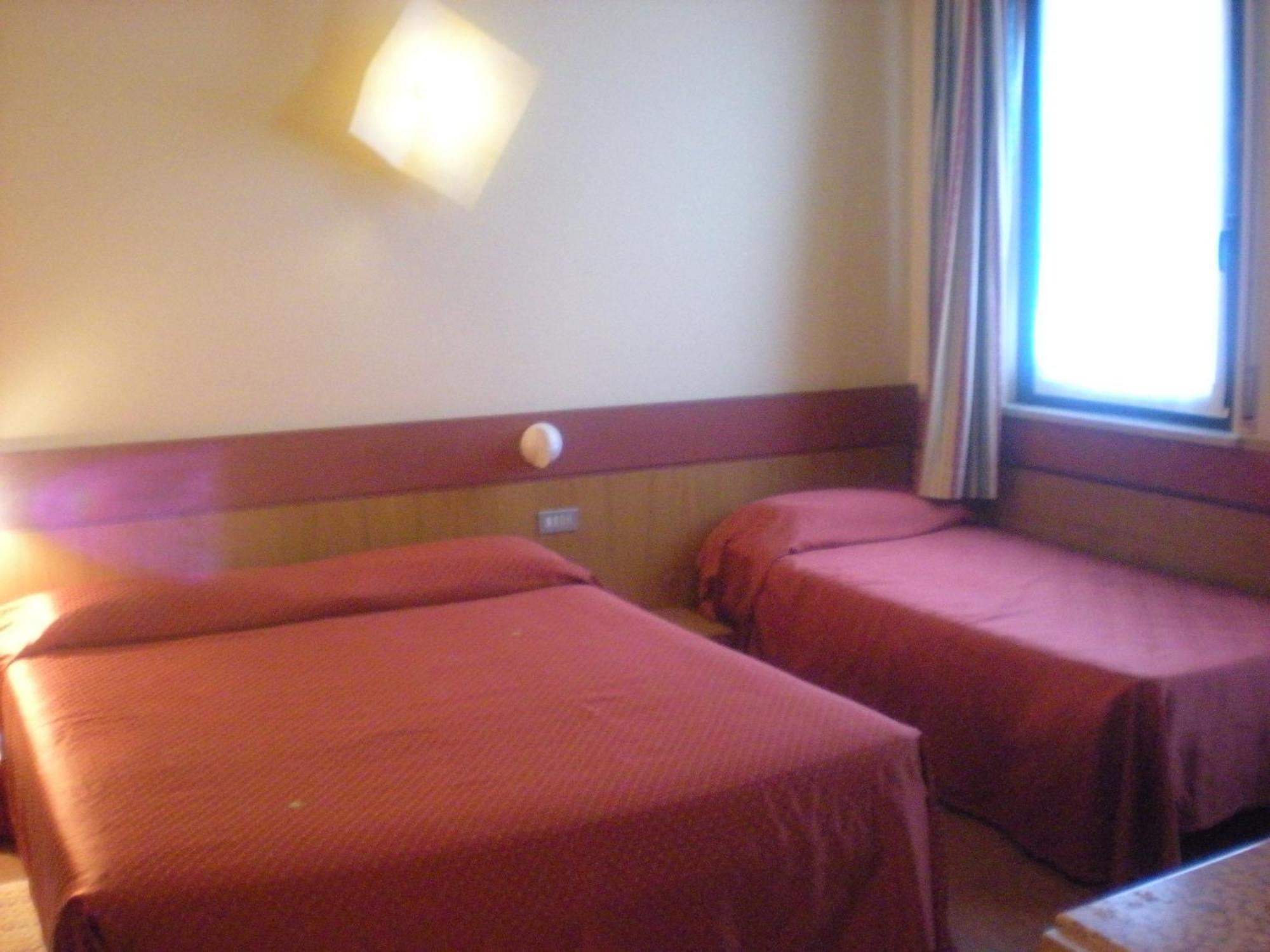 Hotel Roma Буссоленго Экстерьер фото